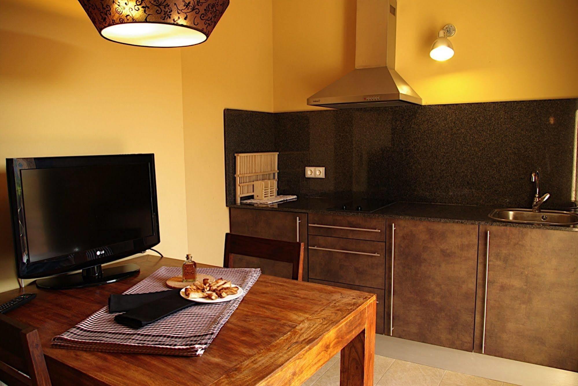 Apartmán L'Arcada De Fares Sant Ferriol Exteriér fotografie